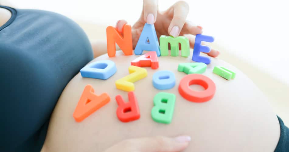 Schwangere Frau sucht außergewöhnliche Jungennamen