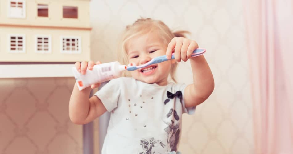 Titelbild für Tipps zum Zähneputzen mit Kleinkind.