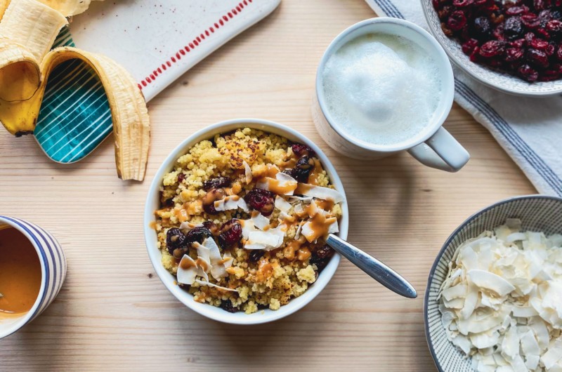 Süße Alternative zu Porridge: Warmer Couscous